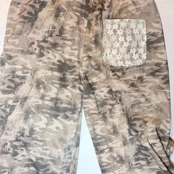 POL desert camo patchwork Patterned Drawstring Jogger Pants with Patch Details - Picture 5 of 6